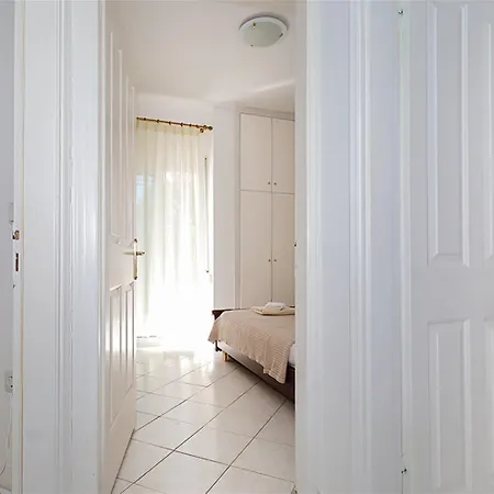 Holiday home Victoria House 3 Bedrooms 12 Guests Pefkochori