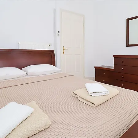 Victoria House 3 Bedrooms 12 Guests * Pefkochori