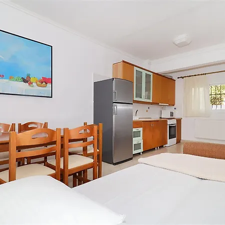 Victoria House 3 Bedrooms 12 Guests Hébergement de vacances Pefkochori