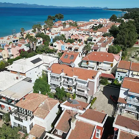 Victoria House 3 Bedrooms 12 Guests * Pefkochori