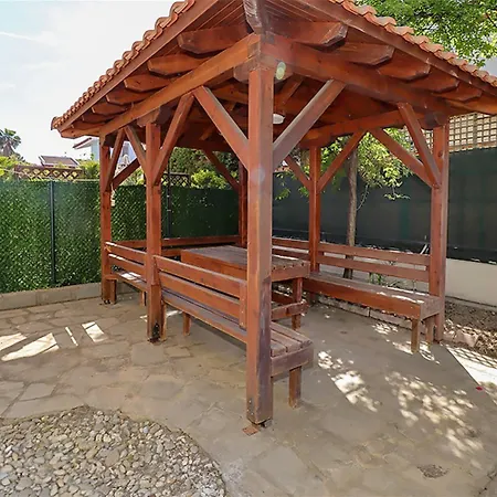Victoria House 3 Bedrooms 12 Guests
