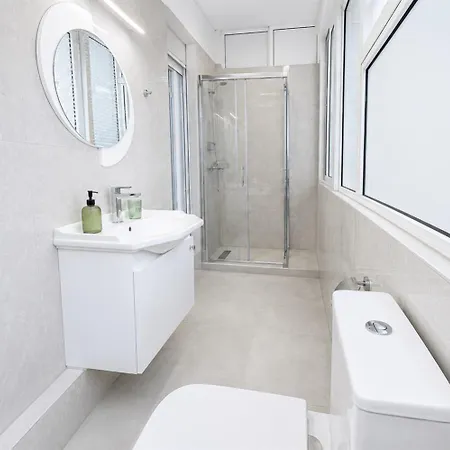 Victoria House 3 Bedrooms 12 Guests *