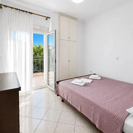 Victoria House 3 Bedrooms 12 Guests Pefkochori
