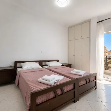 Victoria House 3 Bedrooms 12 Guests Ferienhaus Pefkochori