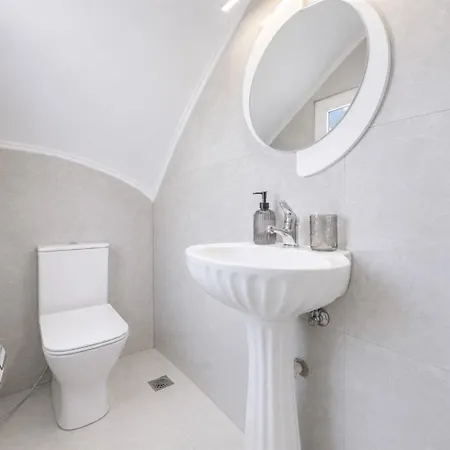 Victoria House 3 Bedrooms 12 Guests * Pefkochori