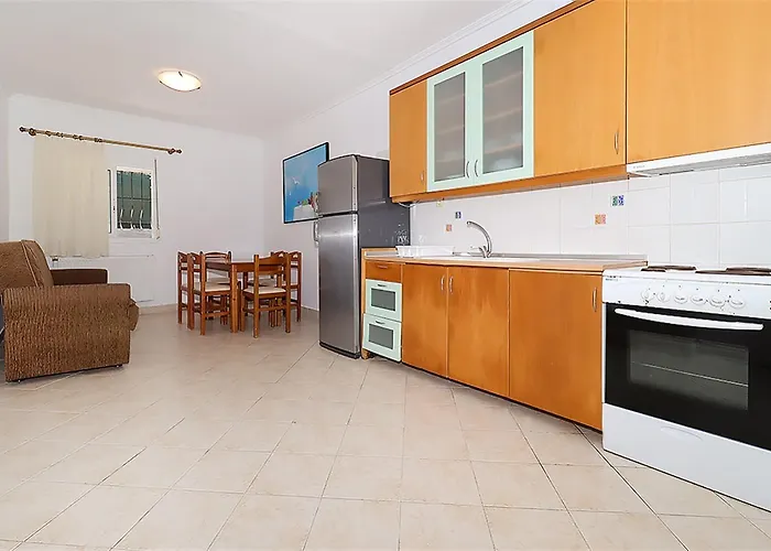 Victoria House 3 Bedrooms 12 Guests 度假居 佩科霍里