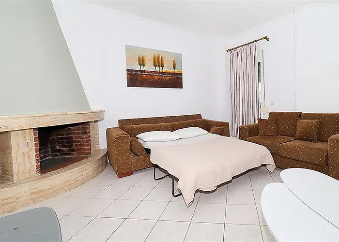Victoria House 3 Bedrooms 12 Guests *