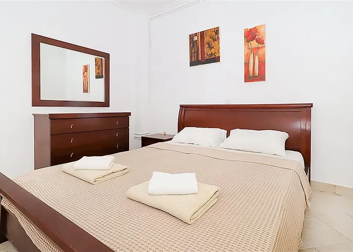 Victoria House 3 Bedrooms 12 Guests 度假居 佩科霍里