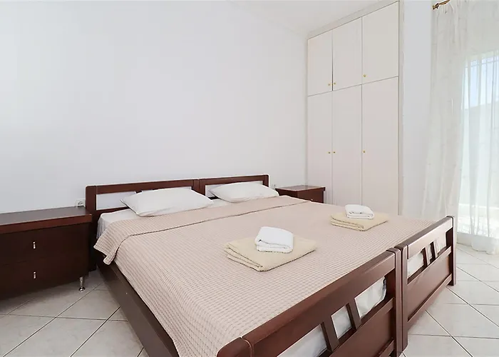 Victoria House 3 Bedrooms 12 Guests 度假居 *
