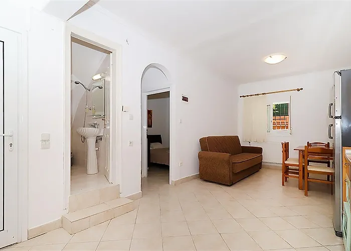 Victoria House 3 Bedrooms 12 Guests Pefkochori